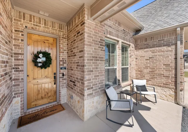 Photo 3 of Single family home for sale at 130 Red Cliff Ct, Rhome, TX 76078 | MLS# 21359562 | Listing updated on 2026-09-30