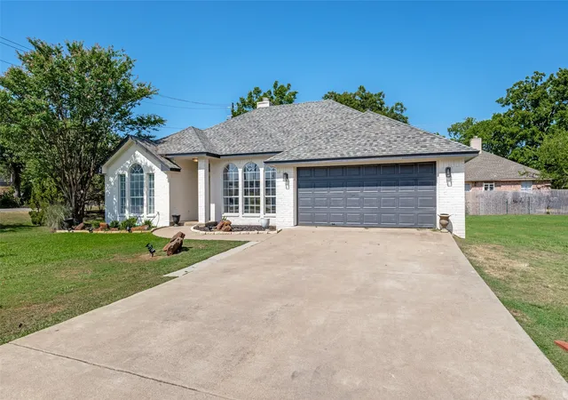 Photo 3 of Single family home for sale at 732 Charyl Lynn Dr, Argyle, TX 76226 | MLS# 21360651 | Listing updated on 2026-09-09