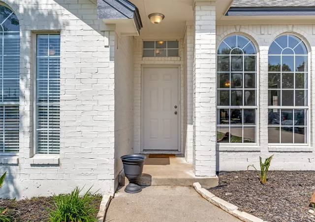 Photo 4 of Single family home for sale at 732 Charyl Lynn Dr, Argyle, TX 76226 | MLS# 21360651 | Listing updated on 2026-09-09