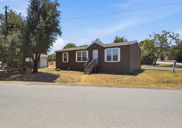 Photo 2 of Manufactured home for sale at 801 Pecos River Dr, Granbury, TX 76048 | MLS# 21360663 | Listing updated on 2026-09-11