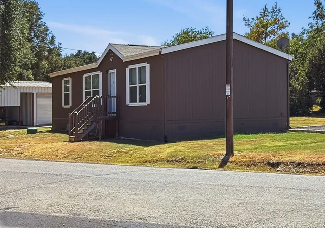 Photo 3 of Manufactured home for sale at 801 Pecos River Dr, Granbury, TX 76048 | MLS# 21360663 | Listing updated on 2026-09-27