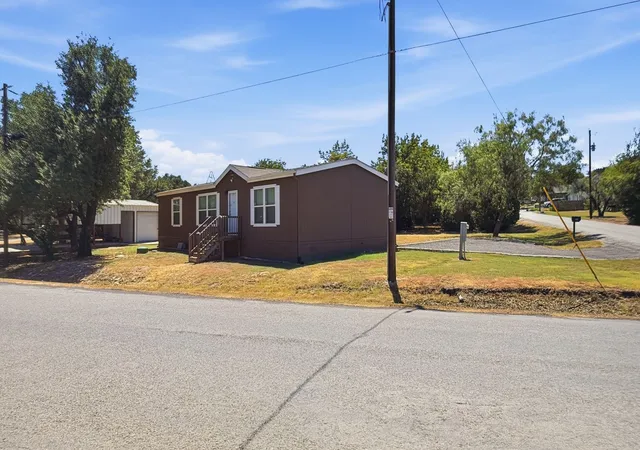 Photo 4 of Manufactured home for sale at 801 Pecos River Dr, Granbury, TX 76048 | MLS# 21360663 | Listing updated on 2026-09-27