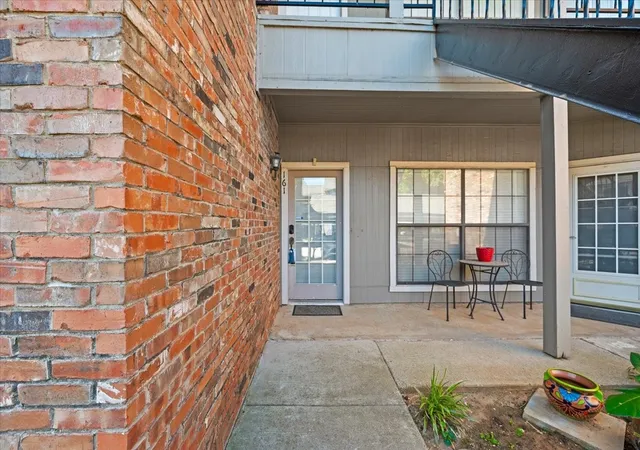 Photo 1 of Sale Pending at 400 Pebble Wy #161, Arlington, TX 76006 | MLS# 21359838 | Listing updated on 2026-09-09