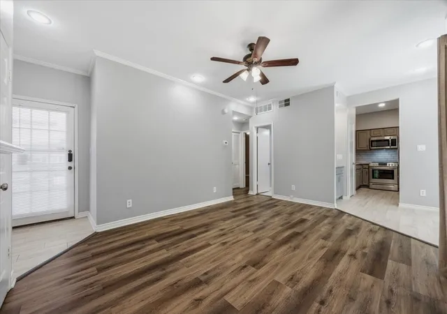 Photo 3 of Sale Pending at 400 Pebble Wy #161, Arlington, TX 76006 | MLS# 21359838 | Listing updated on 2026-09-09