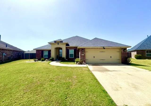 Photo 3 of Single family home for sale at 614 Bloomington Ln, Bossier City, LA 71112 | MLS# 21358754 | Listing updated on 2026-09-09