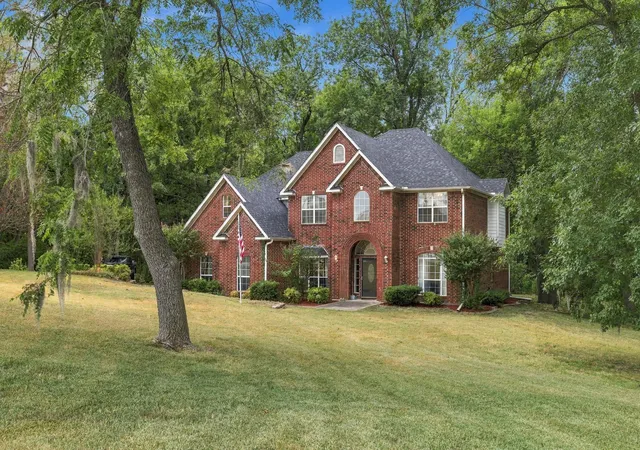 Photo 3 of Single family home for sale at 74 Meadow Hl Ln, Sherman, TX 75090 | MLS# 21360708 | Listing updated on 2026-09-15