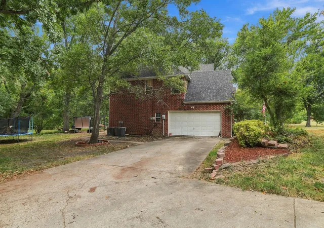 Photo 3 of Single family home for sale at 74 Meadow Hl Ln, Sherman, TX 75090 | MLS# 21360708 | Listing updated on 2026-09-15