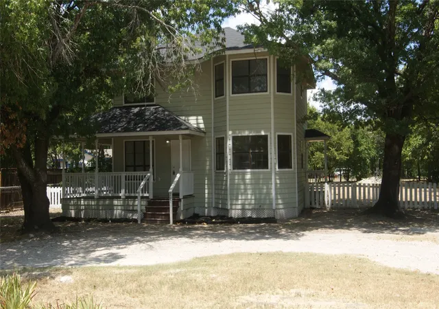 Photo 1 of Sale Pending at 207 Spring Branch Dr, Red Oak, TX 75154 | MLS# 21360830 | Listing updated on 2026-09-25