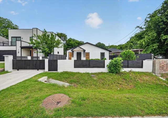 Photo 1 of Single family home for sale at 538 Pemberton Hill Rd, Dallas, TX 75217 | MLS# 21360837 | Listing updated on 2026-09-08
