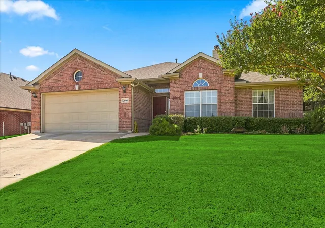 Photo 1 of Single family home for sale at 2806 Warwick Dr, Corinth, TX 76210 | MLS# 21360832 | Listing updated on 2026-10-07