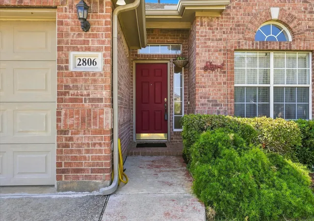 Photo 2 of Single family home for sale at 2806 Warwick Dr, Corinth, TX 76210 | MLS# 21360832 | Listing updated on 2026-10-07