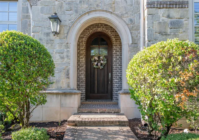 Single family home for sale at 5009 Glenshire Dr, Flower Mound, TX 75028 | MLS# 21358601 | Listing updated on 2026-10-06