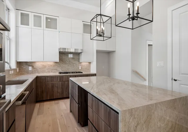 Photo 3 of Townhouse for sale at 4074 Oak Cir, Addison, TX 75001 | MLS# 21360881 | Listing updated on 2026-09-13