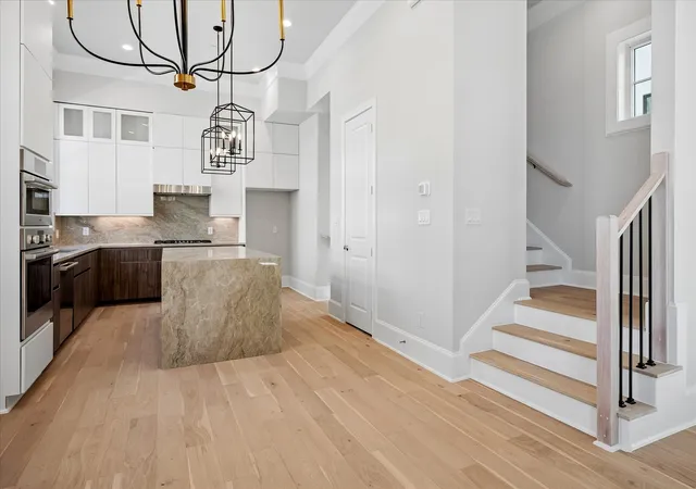 Photo 4 of Townhouse for sale at 4074 Oak Cir, Addison, TX 75001 | MLS# 21360881 | Listing updated on 2026-09-13