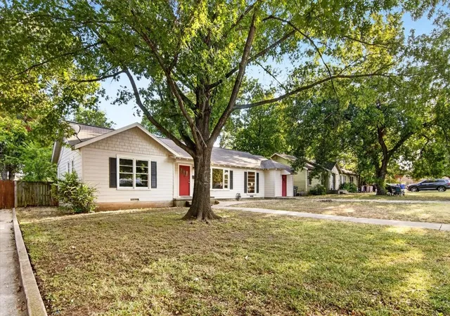 Photo 3 of Single family home for sale at 4108 Austin Ave, Waco, TX 76710 | MLS# 21358298 | Listing updated on 2026-09-14