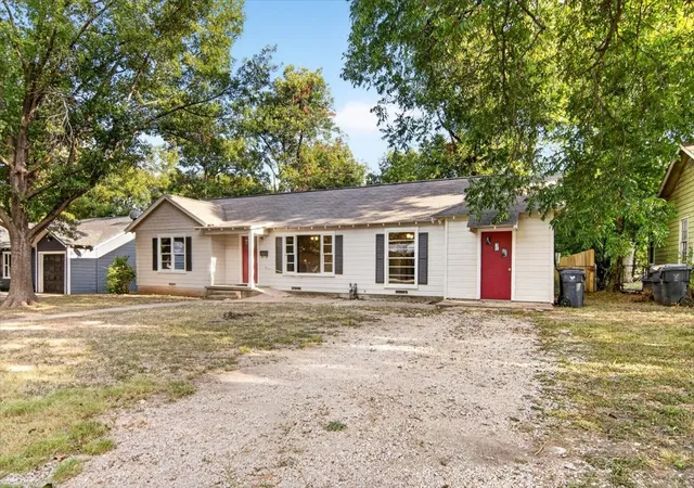 Photo 4 of Single family home for sale at 4108 Austin Ave, Waco, TX 76710 | MLS# 21358298 | Listing updated on 2026-09-14