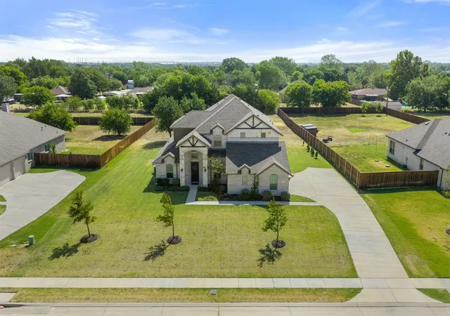 Photo 4 of Single family home for sale at 360 Crystal Lake Ln, Red Oak, TX 75154 | MLS# 21360931 | Listing updated on 2026-09-14