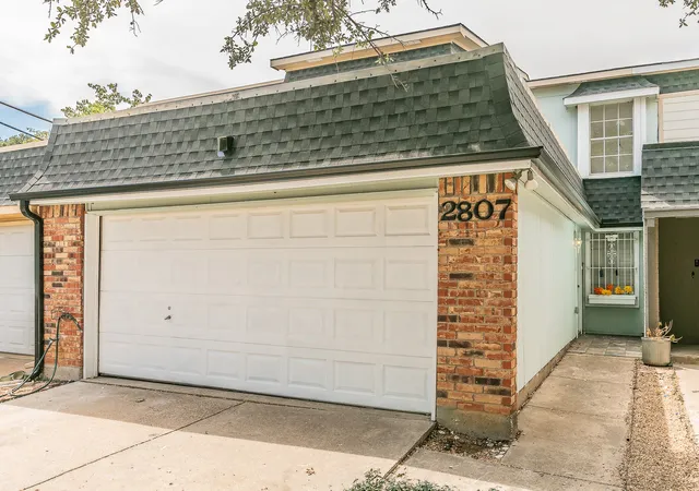 Photo 2 of Townhouse for sale at 2807 Summit View Dr, Bedford, TX 76021 | MLS# 21360953 | Listing updated on 2026-09-14