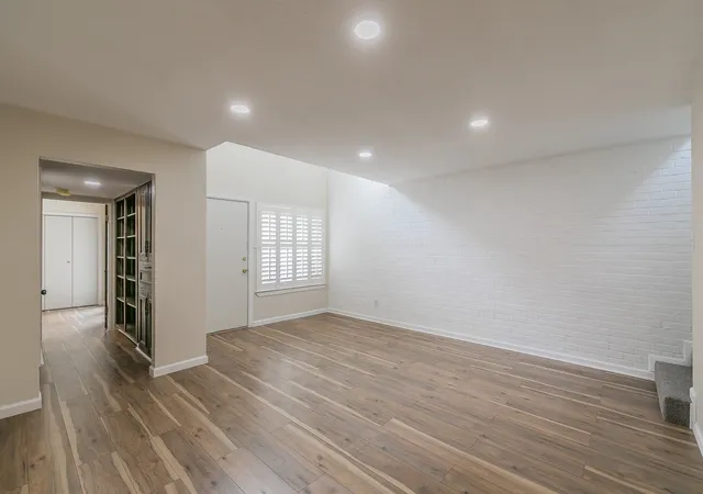 Photo 3 of Townhouse for sale at 2807 Summit View Dr, Bedford, TX 76021 | MLS# 21360953 | Listing updated on 2026-09-14