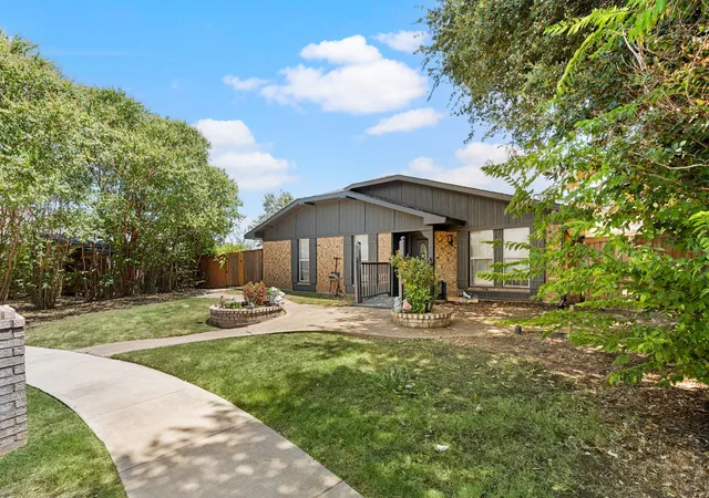 Photo 3 of Single family home for sale at 1706 Delaford Cir, Carrollton, TX 75007 | MLS# 21357373 | Listing updated on 2026-09-13