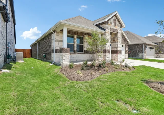 Photo 4 of Single family home for sale at 1001 Angel St, Josephine, TX 75173 | MLS# 21360961 | Listing updated on 2026-09-12