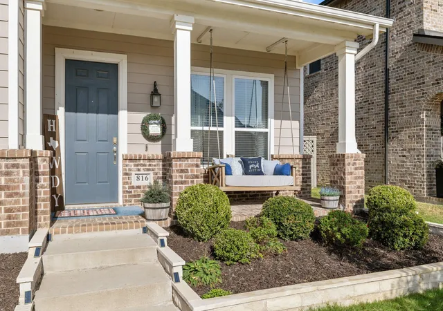 Photo 2 of Single family home for sale at 816 Pearl Pl, Justin, TX 76247 | MLS# 21358294 | Listing updated on 2026-09-14