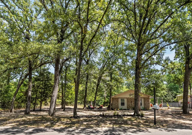 Photo 2 of Single family home for sale at 116 E Beachwood Loop, Trinidad, TX 75163 | MLS# 21359783 | Listing updated on 2026-09-10