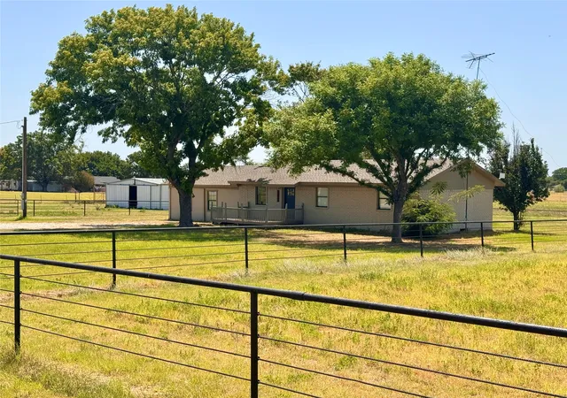 Photo 1 of Sale Pending at 207 County Road 3214, Bridgeport, TX 76426 | MLS# 21359834 | Listing updated on 2026-09-08