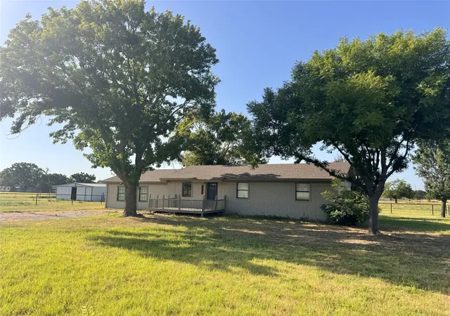 Photo 2 of Sale Pending at 207 County Road 3214, Bridgeport, TX 76426 | MLS# 21359834 | Listing updated on 2026-09-08