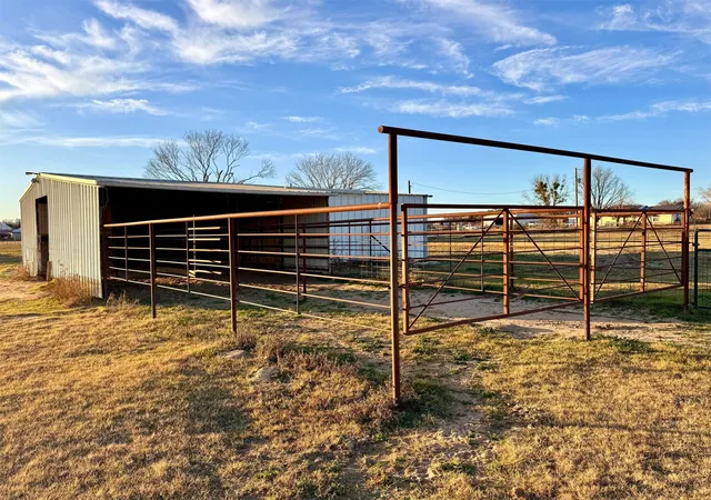 Photo 3 of Sale Pending at 207 County Road 3214, Bridgeport, TX 76426 | MLS# 21359834 | Listing updated on 2026-09-08