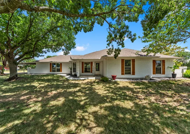 Photo 2 of Single family home for sale at 16612 Scenic Cir, Forney, TX 75126 | MLS# 21358697 | Listing updated on 2026-10-06