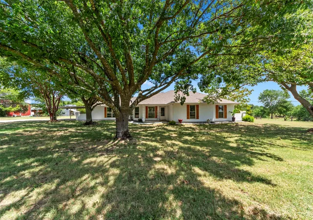 Photo 3 of Single family home for sale at 16612 Scenic Cir, Forney, TX 75126 | MLS# 21358697 | Listing updated on 2026-10-06