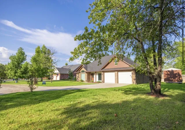 Photo 3 of Single family home for sale at 704 Kimberly Ln, Canton, TX 75103 | MLS# 21361114 | Listing updated on 2026-10-01
