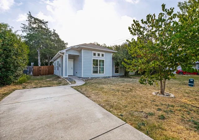 Photo 1 of Sale Pending at 214 Lewis St, Waxahachie, TX 75165 | MLS# 21361115 | Listing updated on 2026-10-01