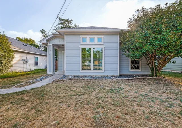 Photo 3 of Sale Pending at 214 Lewis St, Waxahachie, TX 75165 | MLS# 21361115 | Listing updated on 2026-10-01