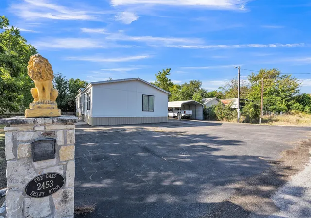 Photo 2 of Manufactured home for sale at 2453 S Valley Ridge Dr, Granbury, TX 76048 | MLS# 21361129 | Listing updated on 2026-09-14