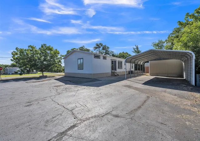 Photo 4 of Manufactured home for sale at 2453 S Valley Ridge Dr, Granbury, TX 76048 | MLS# 21361129 | Listing updated on 2026-09-14