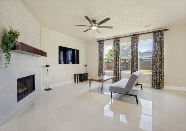 Photo 3 of Single family home for sale at 1609 White Oak Rd, Anna, TX 75409 | MLS# 21360560 | Listing updated on 2026-09-09