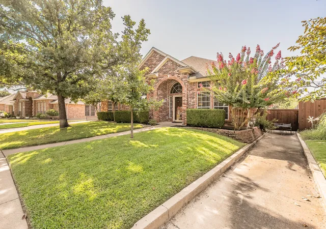 Photo 3 of Single family home for sale at 8152 Vine Wood Dr, North Richland Hills, TX 76182 | MLS# 21361099 | Listing updated on 2026-09-12