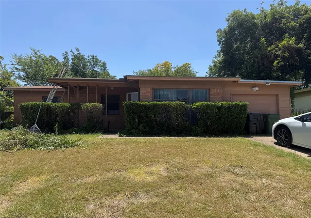 Photo 1 of Sale Pending at 2204 Cloverdale St, Arlington, TX 76010 | MLS# 21361180 | Listing updated on 2026-09-11