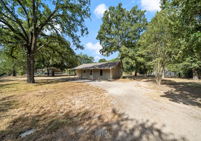 Photo 2 of Single family home for sale at 1320 Johnson Ln, Kemp, TX 75143 | MLS# 21359368 | Listing updated on 2026-10-04