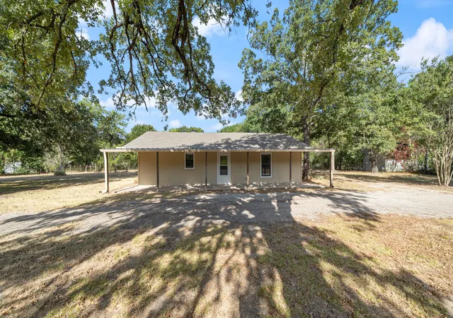Photo 3 of Single family home for sale at 1320 Johnson Ln, Kemp, TX 75143 | MLS# 21359368 | Listing updated on 2026-10-04
