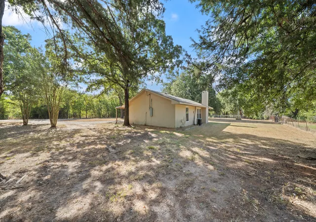 Photo 3 of Single family home for sale at 1320 Johnson Ln, Kemp, TX 75143 | MLS# 21359368 | Listing updated on 2026-10-04
