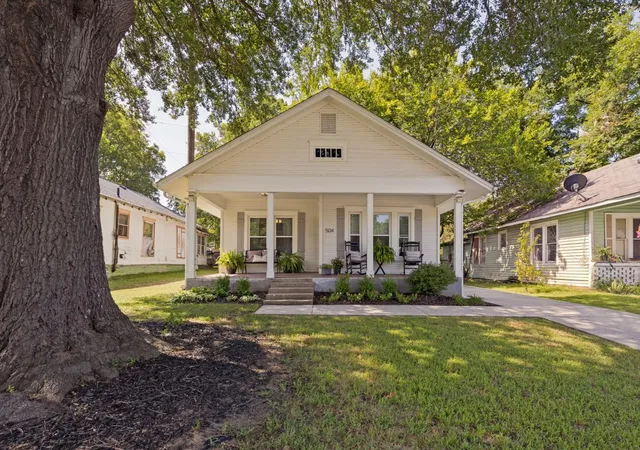 Photo 1 of Single family home for sale at 504 W Murray St, Denison, TX 75020 | MLS# 21352315 | Listing updated on 2026-10-02