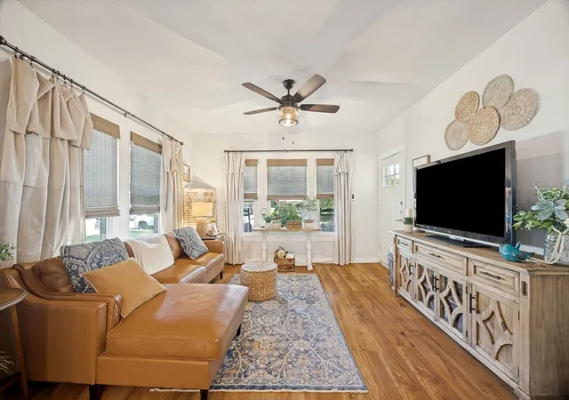 Photo 3 of Single family home for sale at 504 W Murray St, Denison, TX 75020 | MLS# 21352315 | Listing updated on 2026-10-02