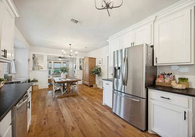 Photo 4 of Single family home for sale at 504 W Murray St, Denison, TX 75020 | MLS# 21352315 | Listing updated on 2026-10-02