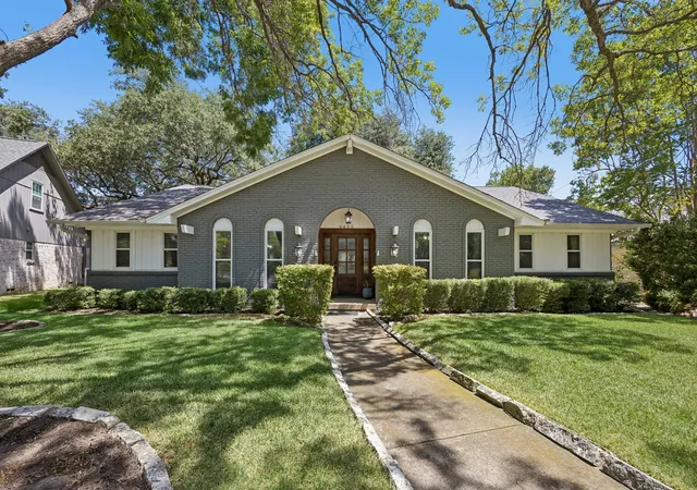 Photo 1 of Single family home for sale at 9435 Hunters Creek Dr, Dallas, TX 75243 | MLS# 21361287 | Listing updated on 2026-09-27