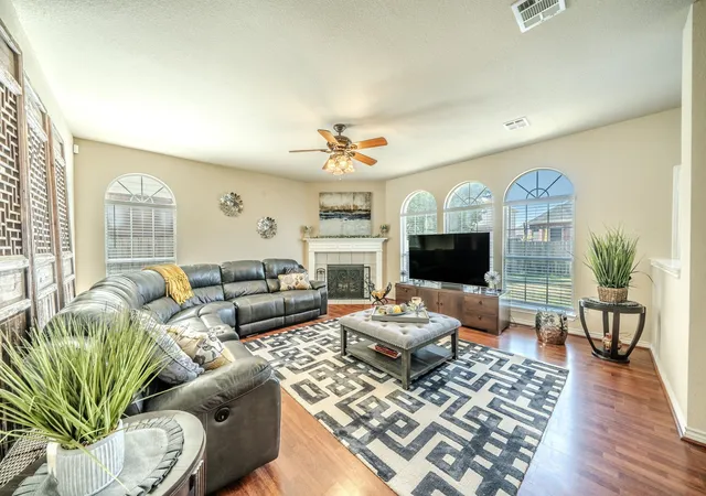Photo 2 of Single family home for sale at 1511 Brighton Dr, Mansfield, TX 76063 | MLS# 21360503 | Listing updated on 2026-10-04