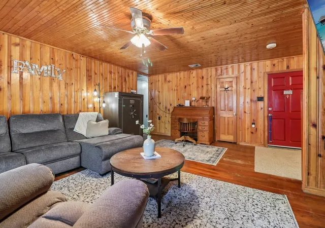 Photo 4 of Single family home for sale at 13110 County Road 4016, Kemp, TX 75143 | MLS# 21361405 | Listing updated on 2026-09-11