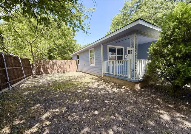Photo 3 of Single family home for sale at 903 Moore St, Mc Kinney, TX 75069 | MLS# 21361360 | Listing updated on 2026-09-08